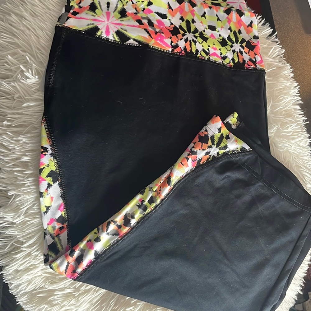 NWT LB Active tru dry knee leggings with vibrant Art Deco pattern size 22/24